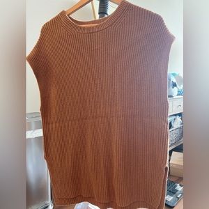 Uniqlo Vest with side slit / size L